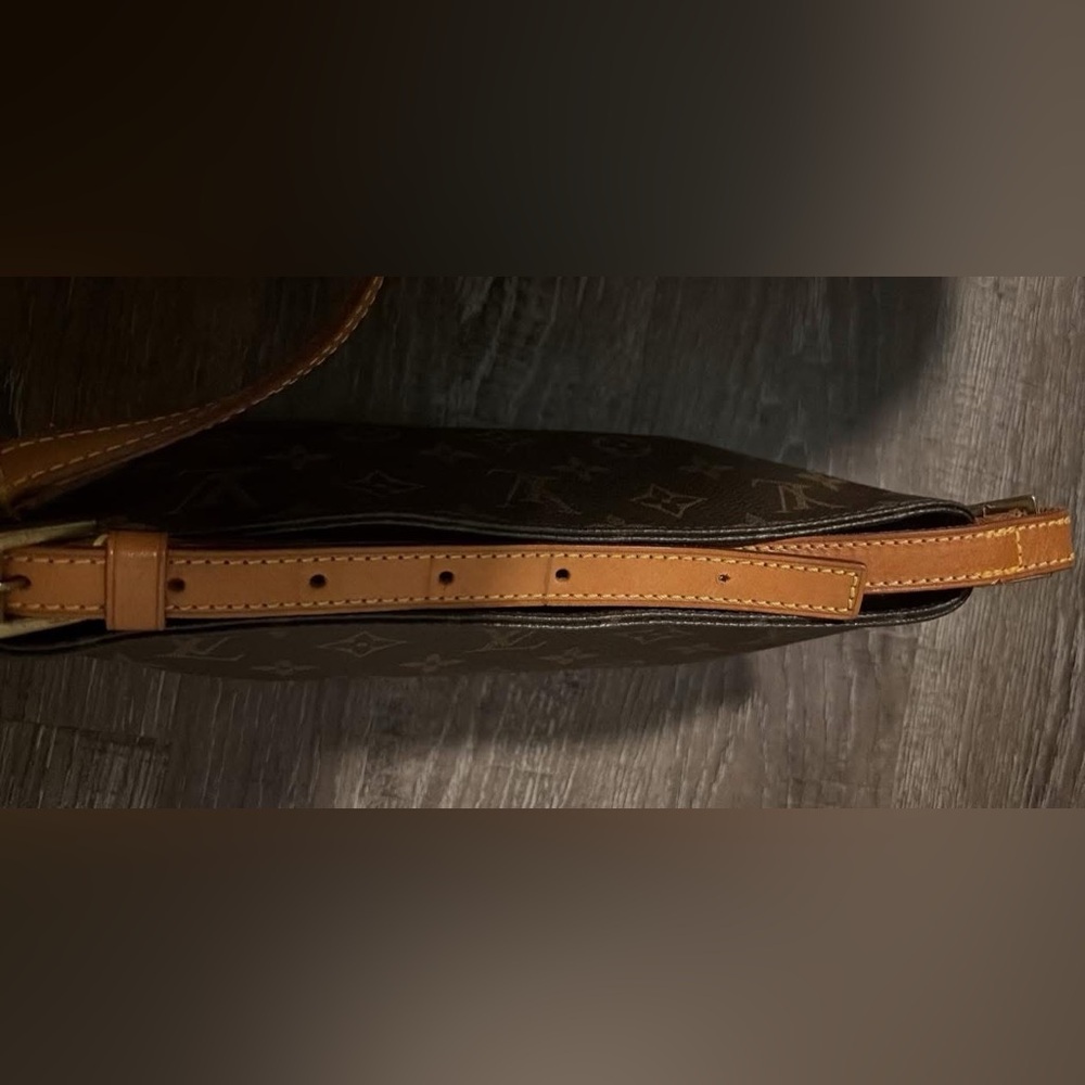 Authenticated- Vintage Louis Vuitton LV Trotter Bag - adjustable strap - Picture 8 of 15